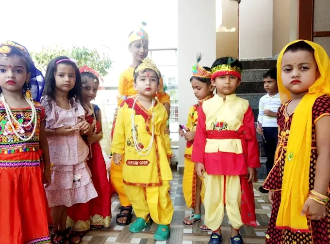Children singing and performing on musical stage at Kiddie Clouds Lucknow